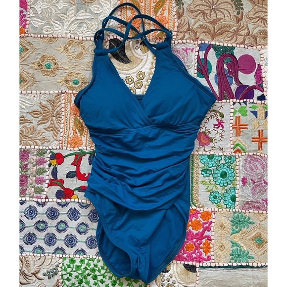 La Blanca Island Goddess Strappy Underwire Ruched One Piece Swimsuit - Picture 9 of 10